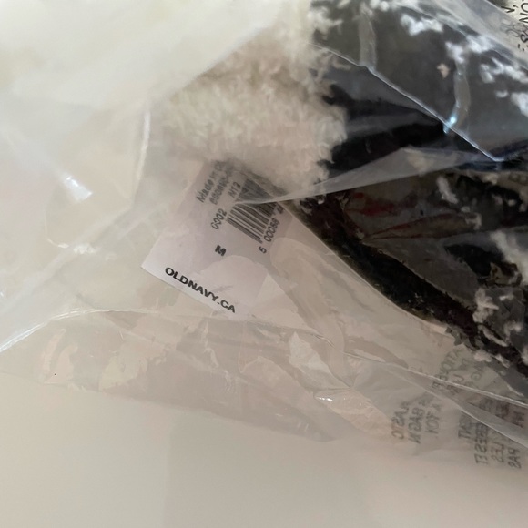 BNWT OLD NAVY kids M slippers - Picture 6 of 6